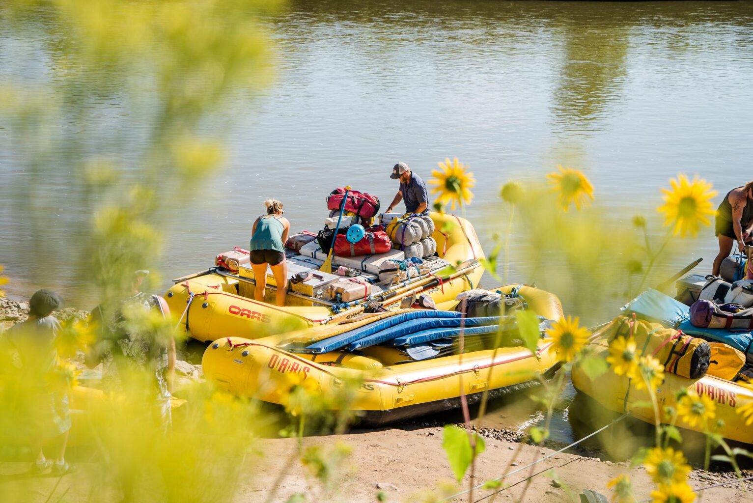 OARS guides load rafts on the Green River