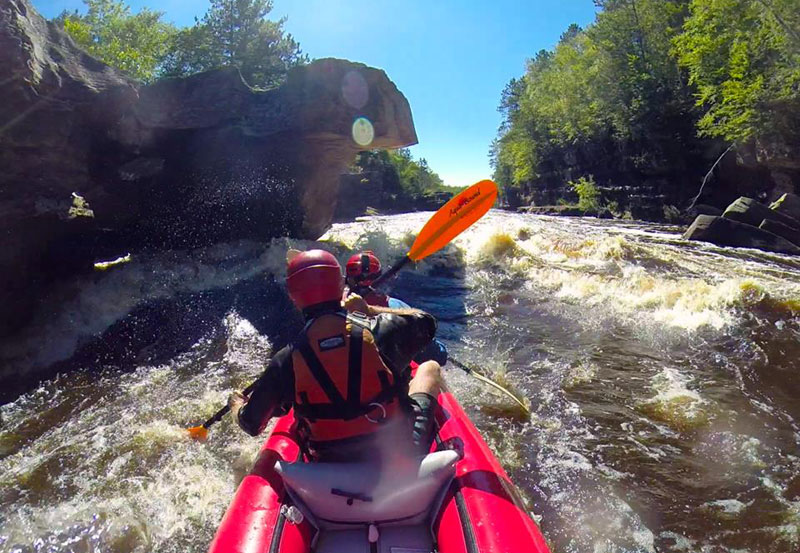 Kettle River rafting through Hells Gate
