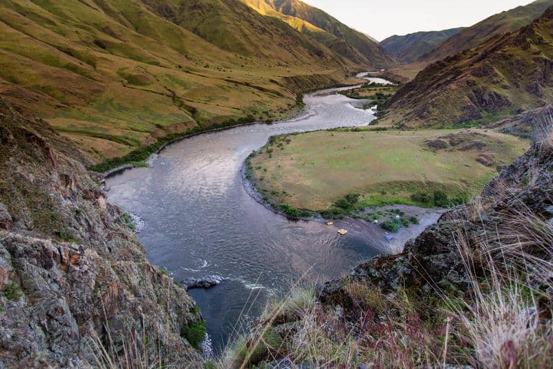 Snake River through Hells Canyon landscape