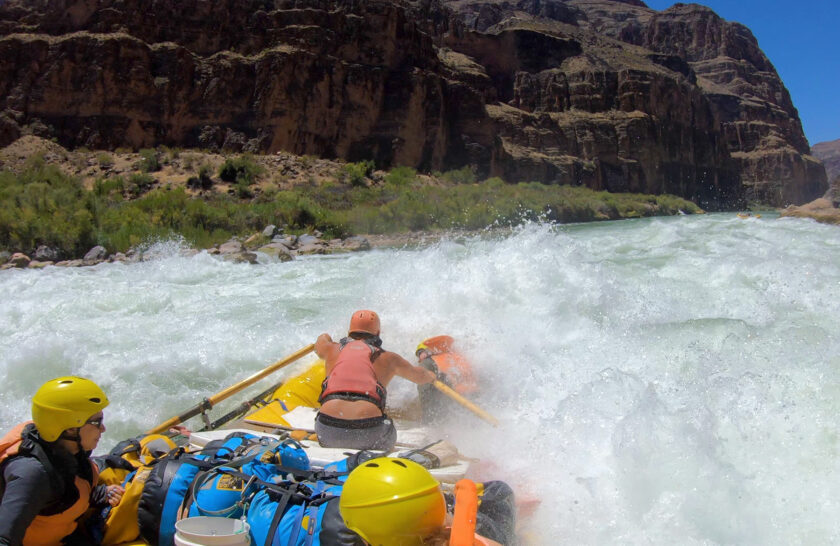 Guide on OARS raft tackles Lava Falls in Grand Canyon