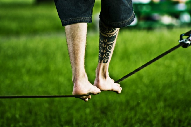 Best camping games: slacklining - Photo: Jakub Michankow