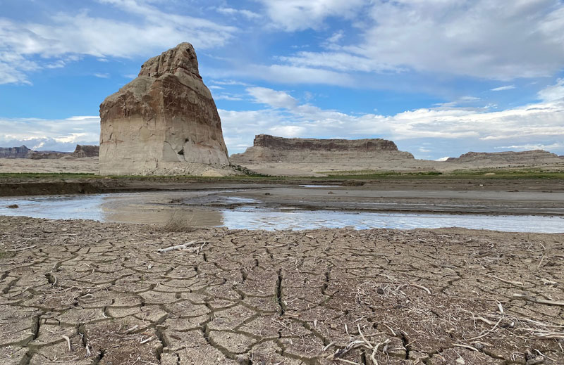 Dry shoreline near Lone Rock in Lake Powell