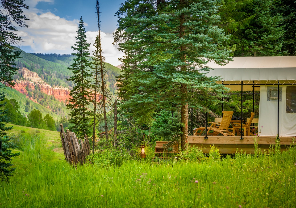 The Resort at Paws Up – Montana Located on Montana’s Blackfoot River, Paws Up goes above and beyond for its tent camping guests, with private camp butlers, a concierge tent serving gourmet breakfast, snacks, and drinks, and luxury bedding. Plus, daily activities at Paws Up can include cattle wrangling, helicopter rides, hot air balloon journeys, and fly fishing.