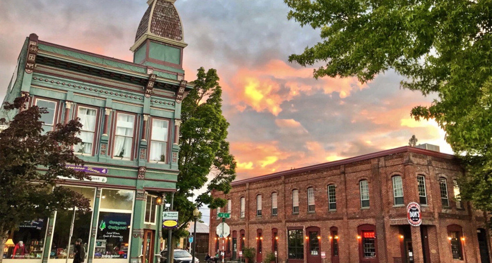 Historic downtown Grants Pass, Oregon at sunset