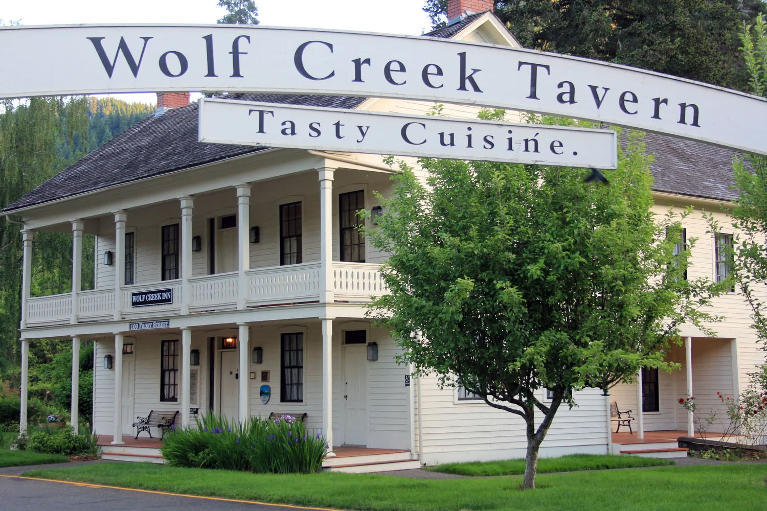 Wolf Creek Inn & Tavern near Grants Pass, OR